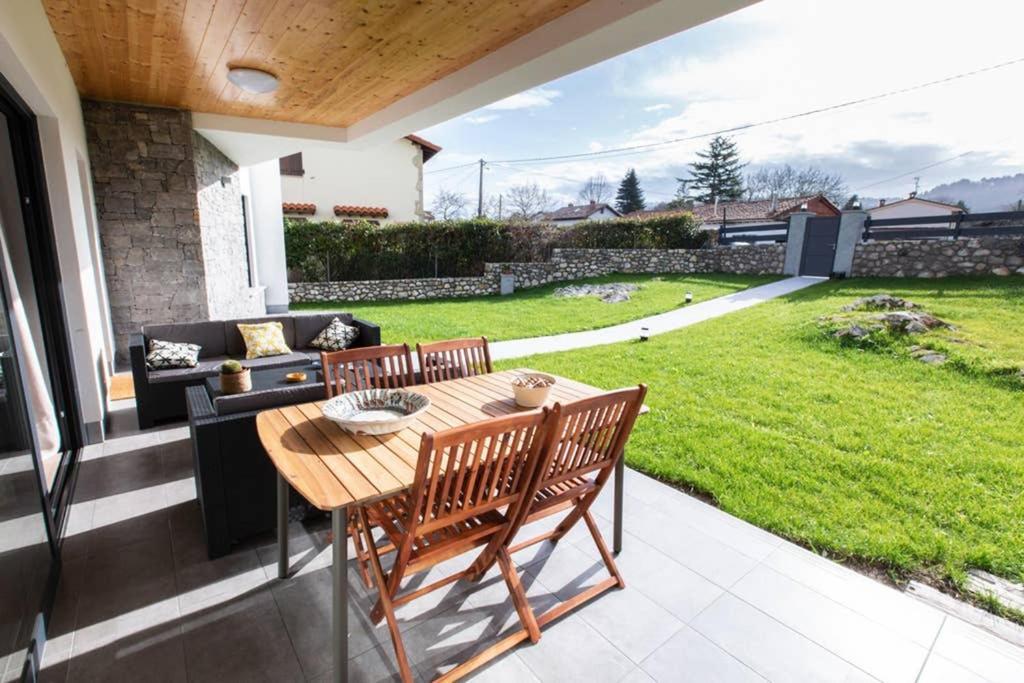 La Llosina Vivienda Vacacional Alquiler Integro 利亚内斯 外观 照片